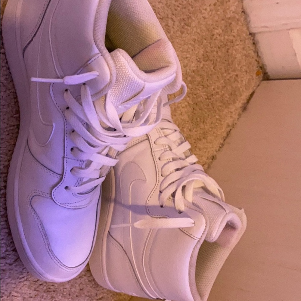 High top all white Nike shoes - Picture 2 of 4